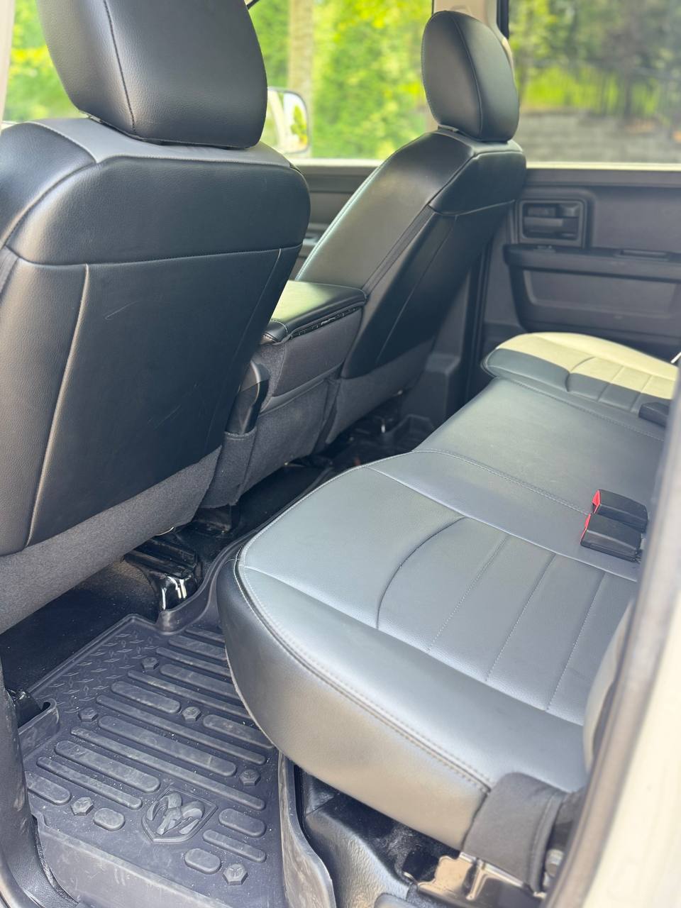 Ram 1500 Classic Tradesman Quad Cab (2022) - Gasoline